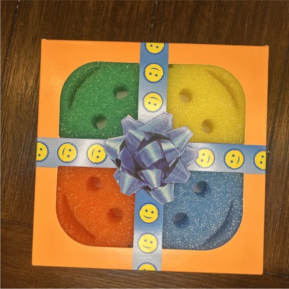 SCRUB DADDY SET OF 4- MULTI COLORS - Picture 1 of 2